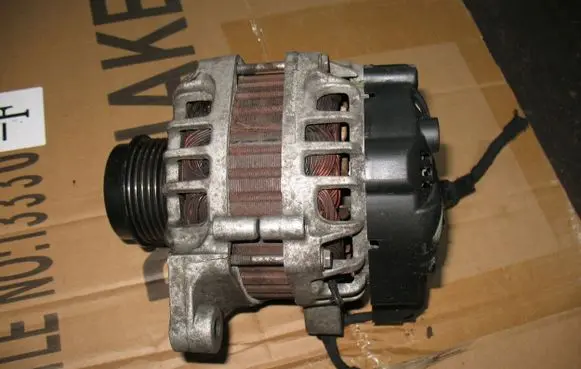 Renault Scenic I Generator/alternator 37300