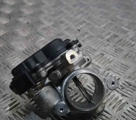 Volkswagen Jetta VI Throttle valve