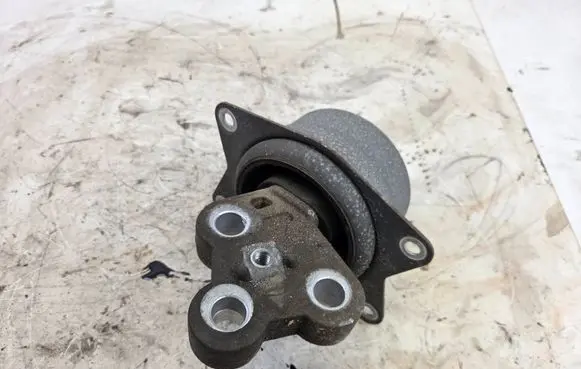 Saab 9-3 Ver2 Engine mount bracket 13207586