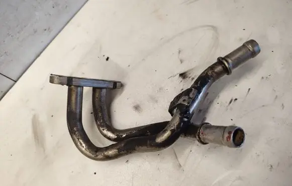 Coolant pipe/hose