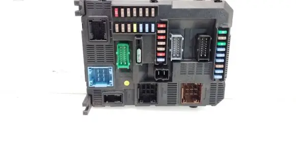 Peugeot 208 Fuse module 9807532080