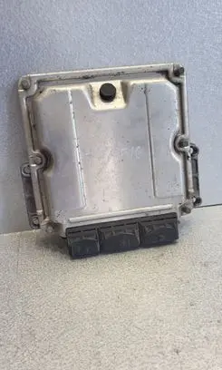Renault Trafic II (X83) Engine control unit/module 0281010632