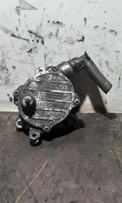 Volvo V70 Vacuum pump 08658230