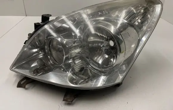 Toyota Corolla Verso AR10 Headlight/headlamp