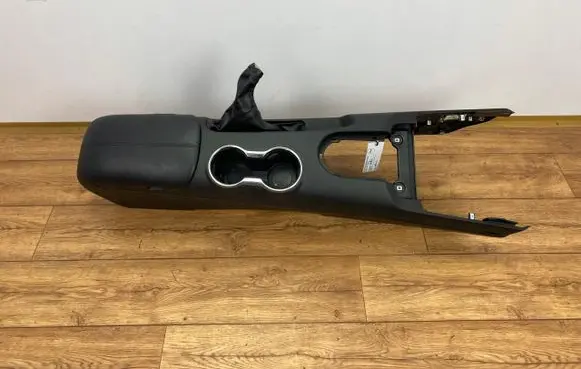 Ford Mustang VI Center console FR3B-63044E50-A