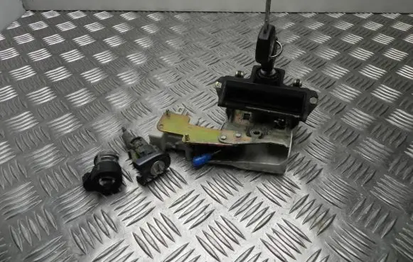 Skoda Octavia Mk1 (1U) Engine ECU kit and lock set 6Y0837168B M2135