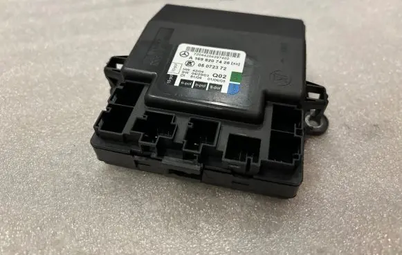 Mercedes-Benz A W169 Door control unit/module A1698207426 05072372 1698207426
