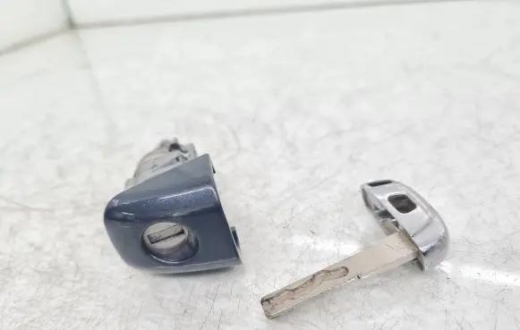 Audi Q5 SQ5 Front door lock (next to the handle) 