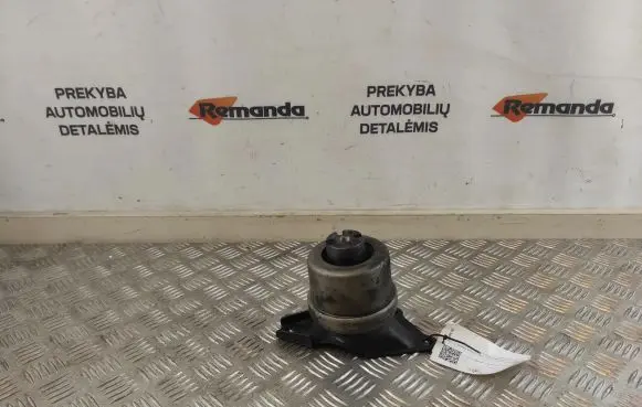 Volkswagen Transporter - Caravelle T5 Engine mount bracket