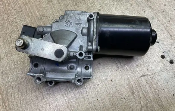 BMW 1 F20 F21 Front wiper linkage and motor 7267504 726750403