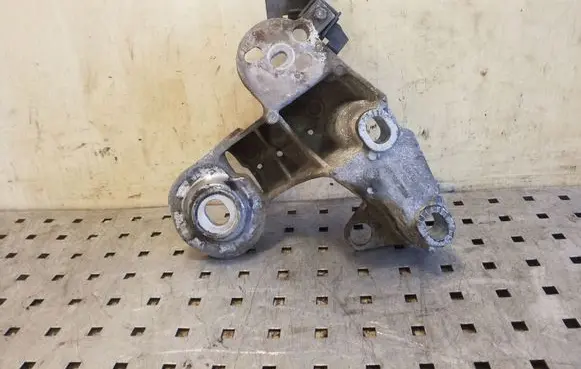 Seat Exeo (3R) Engine mounting bracket 8E0199352N