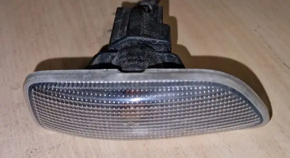 Volvo V70 Front fender indicator light