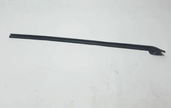 Opel Vivaro Front door rubber seal 768603831R
