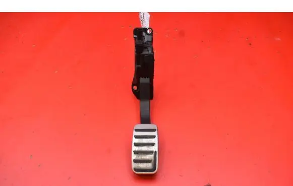 Volvo V40 Accelerator throttle pedal 31341776