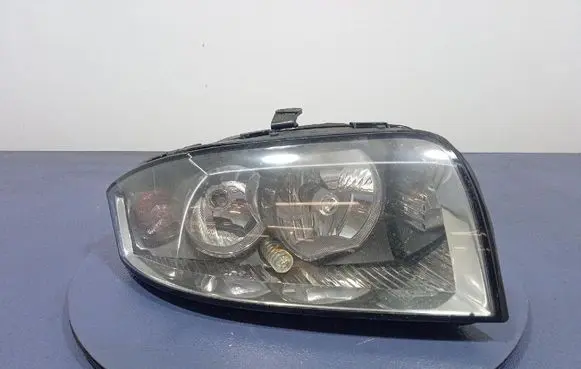 Audi A2 Headlight/headlamp 8Z0941004H