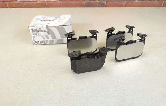 BMW 3 F30 F35 F31 Brake pads (front) 6878882 6876641