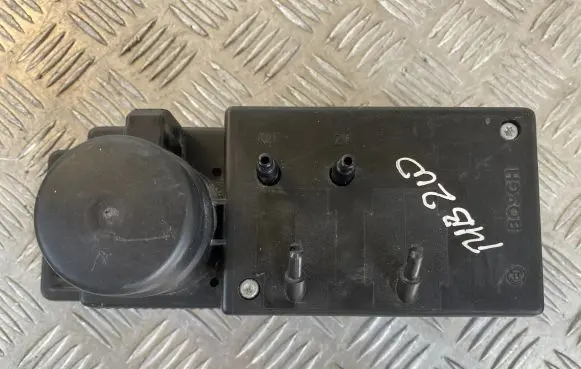 Mercedes-Benz E W210 Central locking vacuum pump 2108000048 0132006338