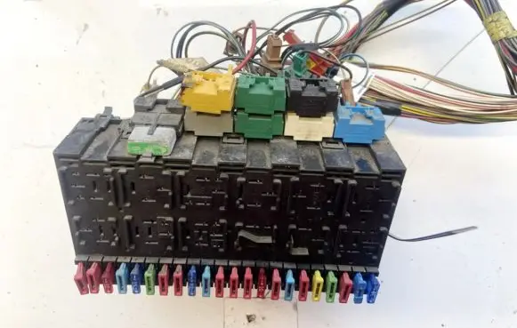 Volkswagen PASSAT B4 Fuse box set