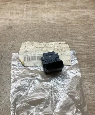 Volkswagen PASSAT B8 Clutch pedal sensor 1K0927810D