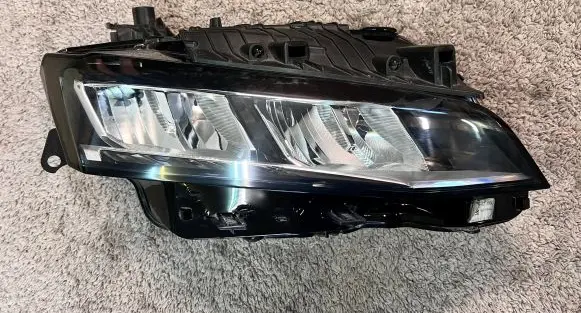 Peugeot 308 Headlight/headlamp 9851673580