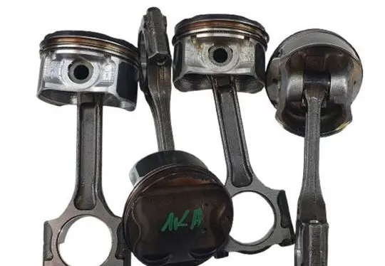 Nissan Qashqai Piston with connecting rod