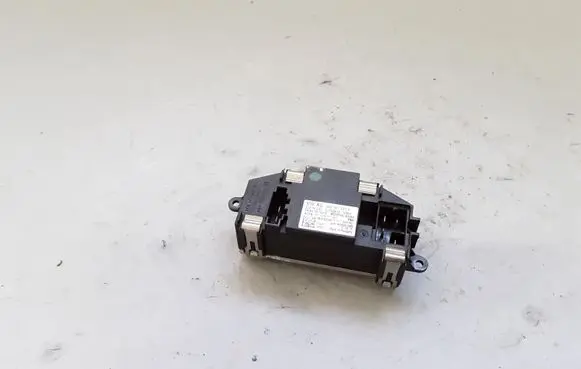 Volkswagen PASSAT B7 Heater blower motor/fan resistor 3C0907521F CZ2468105384 F011500081