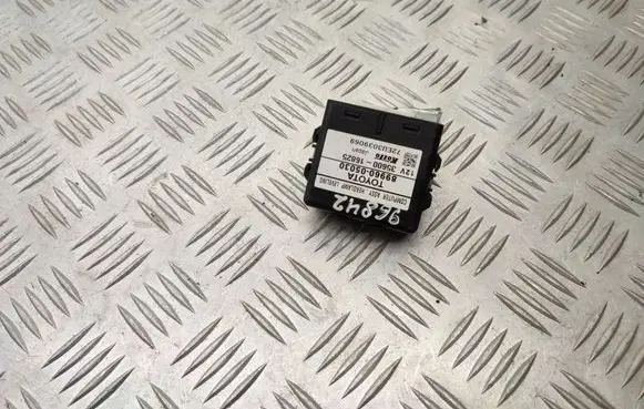 Toyota Avensis T250 Light module LCM 8996005030