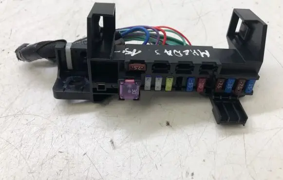 Mazda 3 III Fuse module