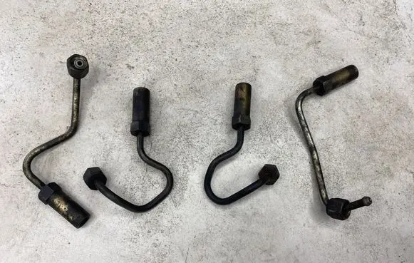 Fuel injector supply line/pipe
