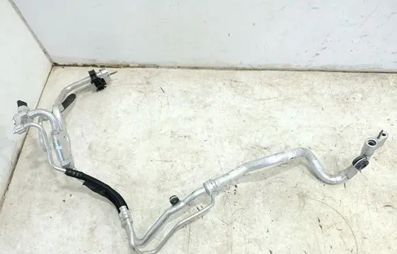 Engine coolant pipe/hose