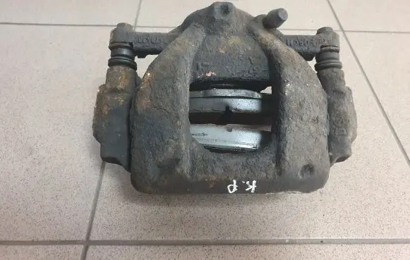 Toyota Auris 150 Front brake caliper