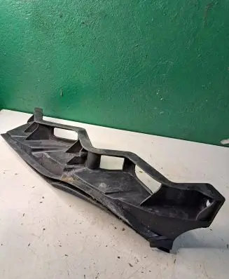 Volkswagen PASSAT B6 Front bumper mounting bracket