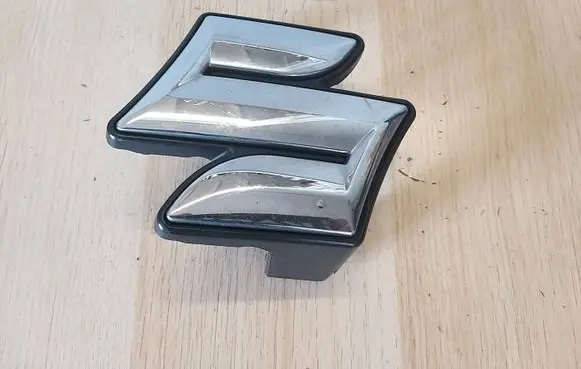 Suzuki SX4 S-Cross Manufacturer badge logo/emblem 7174364R0