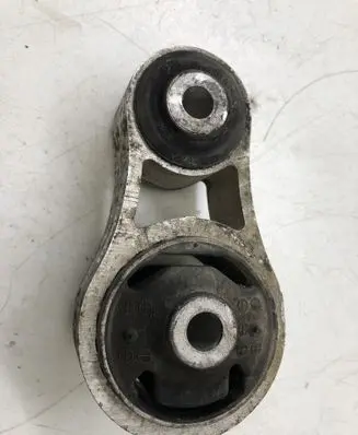 Mazda CX-7 Engine mount bracket