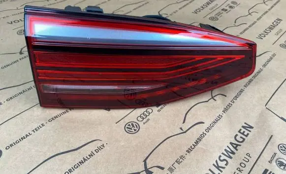 Volkswagen Transporter - Caravelle T7 Tailgate rear/tail lights 7T0945093