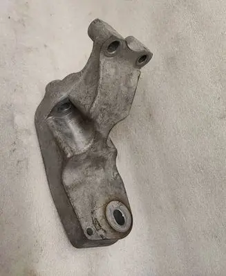 Ford Mustang VI Engine mounting bracket X05303A