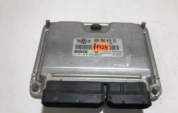 Volkswagen PASSAT B5 Engine control unit/module 038906019gs 0281010940