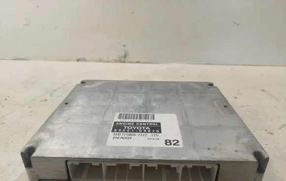Toyota Avensis T250 Engine control unit/module 8966105820 MB1758007372