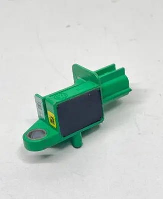 Volkswagen Touran I Airbag deployment crash/impact sensor 5M0909606A 5WK43658