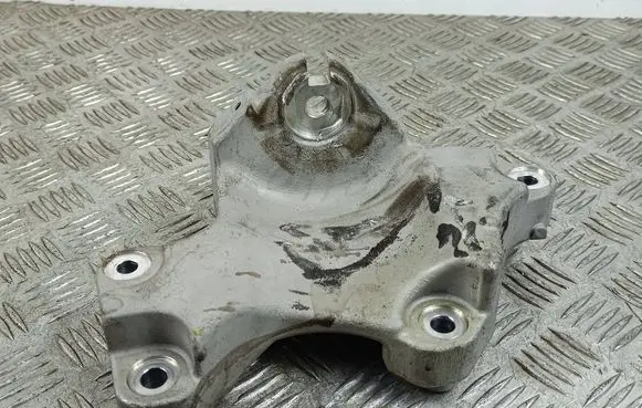 Jeep Wrangler Engine mounting bracket 68271532AC 231500A3