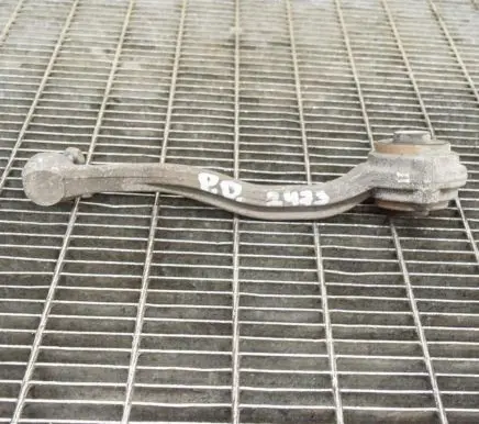 Mercedes-Benz C W204 Front lower control arm/wishbone A2033331014