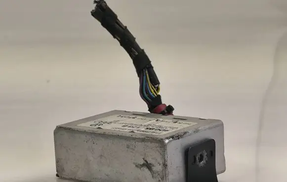 Audi A4 S4 B5 8D Alarm control unit/module 4D0951173B