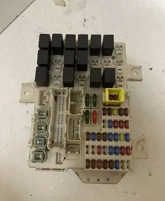 Mitsubishi Colt Fuse module MN108320