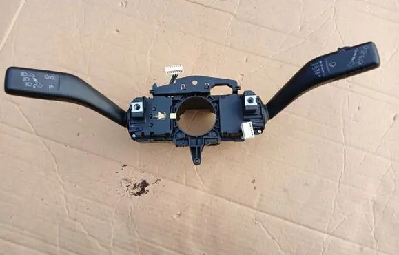 Volkswagen Golf VI Tailgate/trunk/boot open switch 5K0953507BB