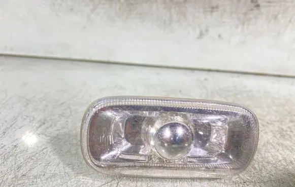 Audi A4 S4 B7 8E 8H Front fender indicator light 8e0949127