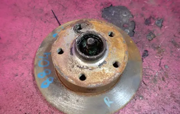 Audi A4 S4 B5 8D Rear wheel hub spindle/knuckle 