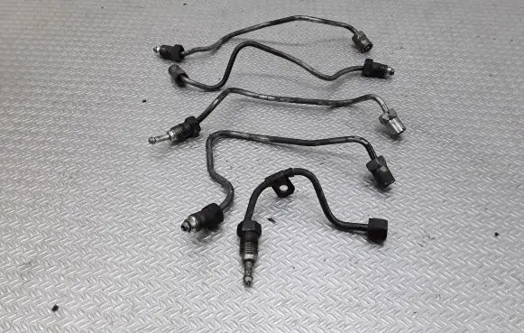 Toyota Corolla Verso E121 Fuel injector supply line/pipe 