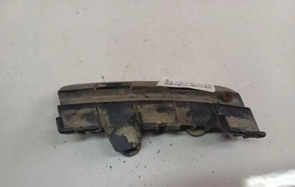 Rear bumper mounting bracket