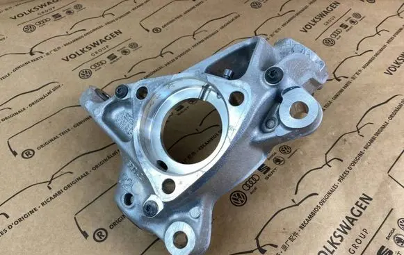 Volkswagen PASSAT B8 Front wheel hub spindle knuckle 5Q0407258C