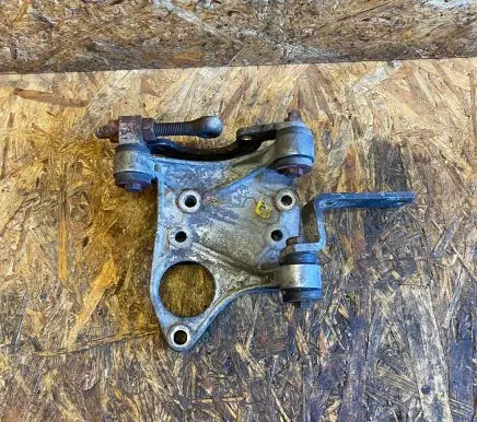 Opel Omega A Power steering pump mounting bracket 90234106 1112012